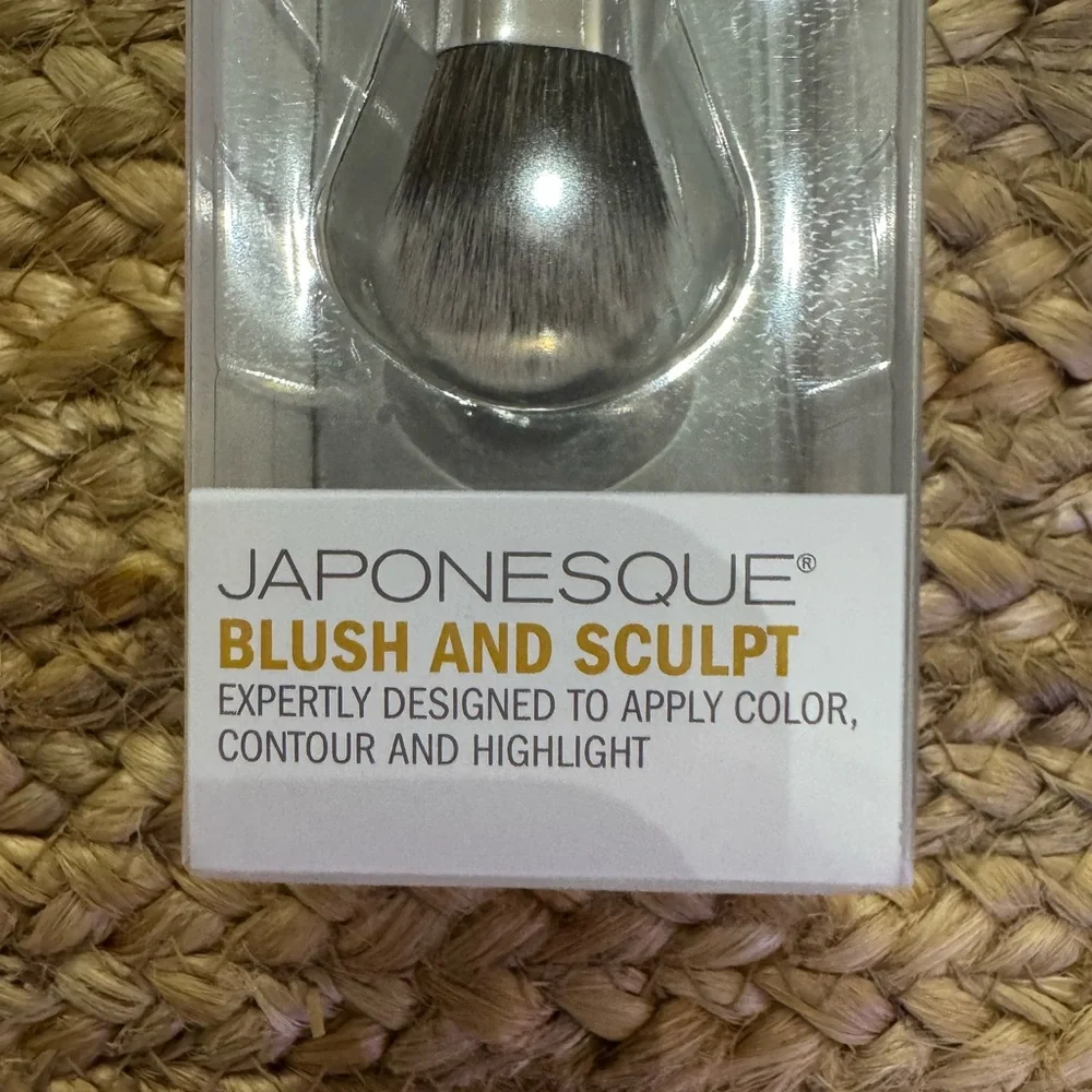 Japonesque Dual-Ended (Conceal & Blend) Makeup Brush - Black and Silver - Picture 2 of 6